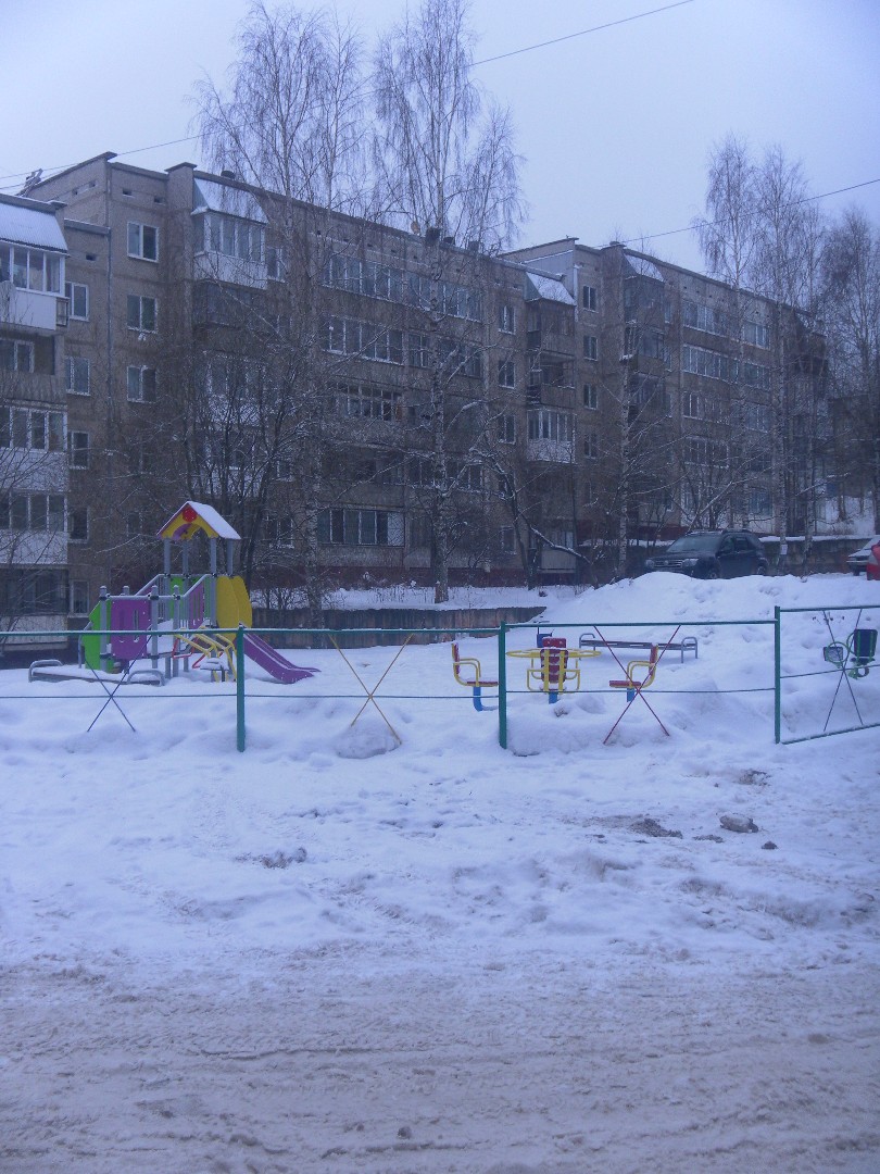 край. Пермский, г. Соликамск, ул. Кузнецова В.И., д. 13-придомовая территория