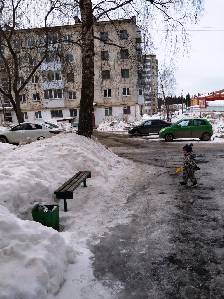 край. Пермский, г. Чусовой, ул. 50 лет ВЛКСМ, д. 9а-придомовая территория