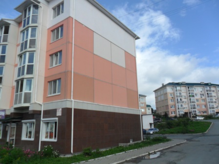край. Приморский, г. Артем, ул. Бабушкина, д. 32-фасад здания