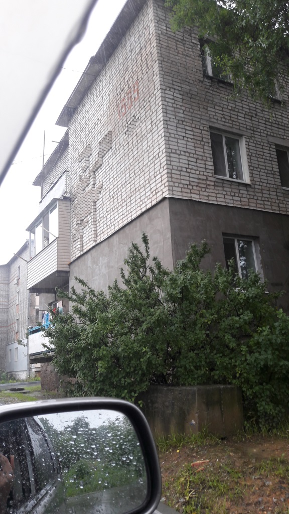 край. Приморский, г. Артем, ул. Васнецова, д. 10-фасад здания