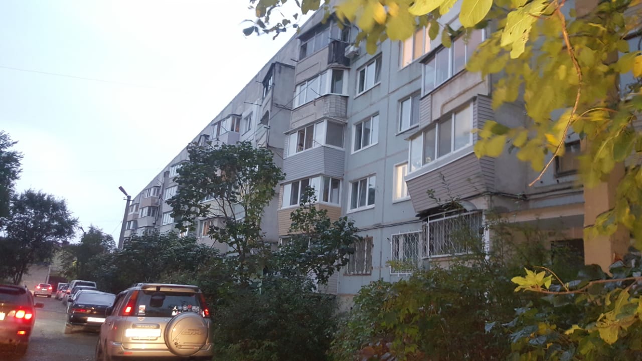 край. Приморский, г. Артем, ул. Кирова, д. 74-фасад здания