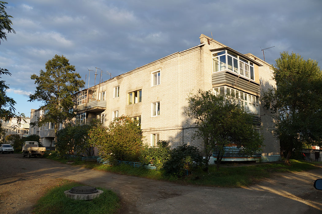 край. Приморский, г. Артем, ул. Стрельникова, д. 44-фасад здания