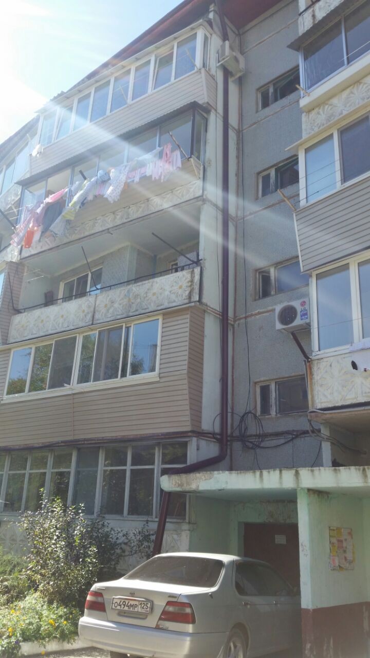 край. Приморский, г. Артем, ул. Ульяновская, д. 11-фасад здания
