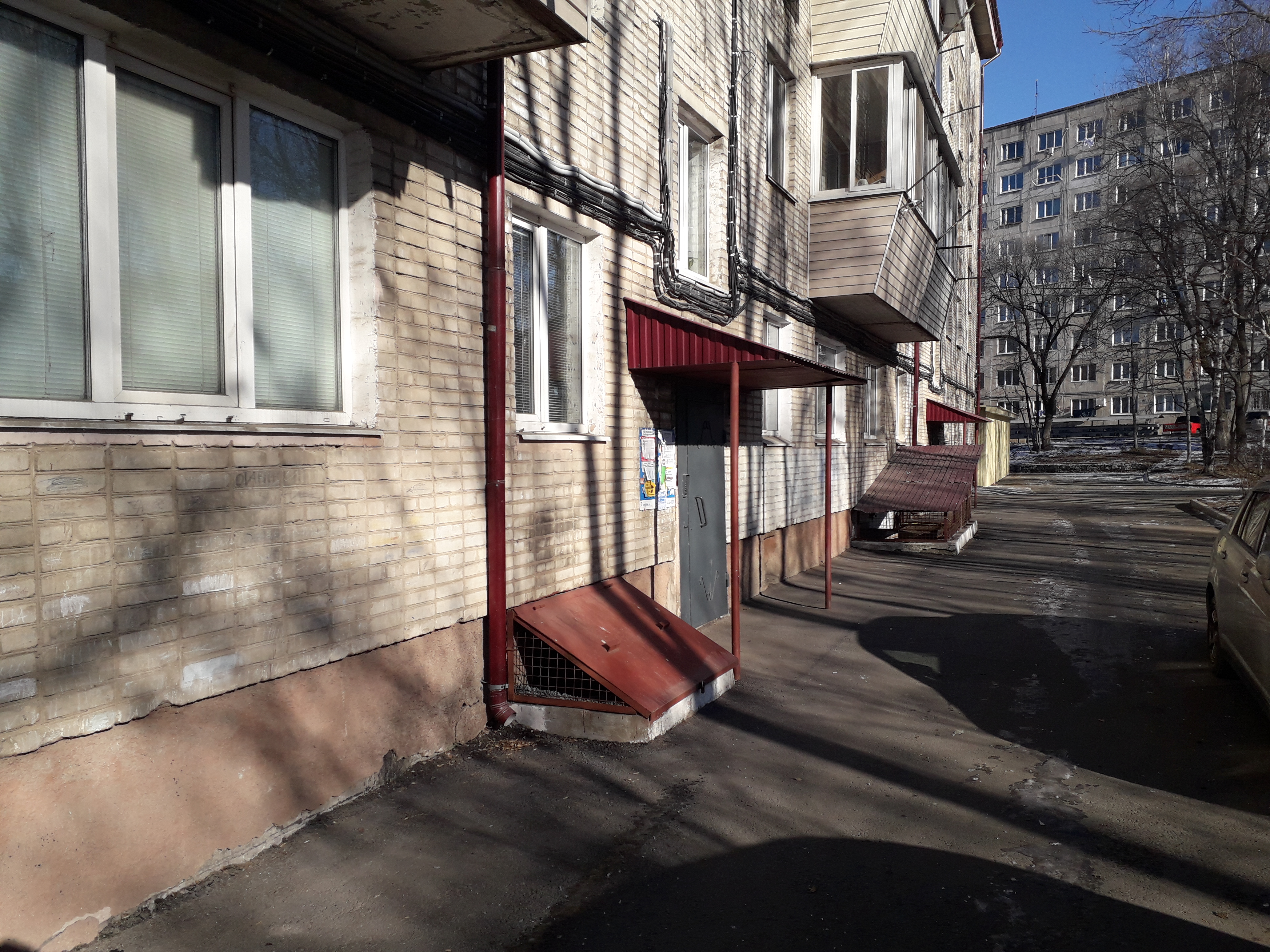 край. Приморский, г. Артем, ул. Ульяновская, д. 22-фасад здания