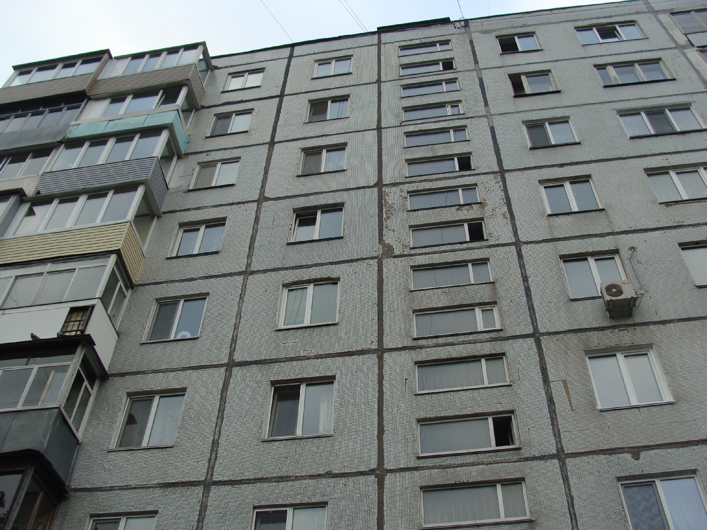 край. Приморский, г. Владивосток, ул. Баляева, д. 42-фасад здания