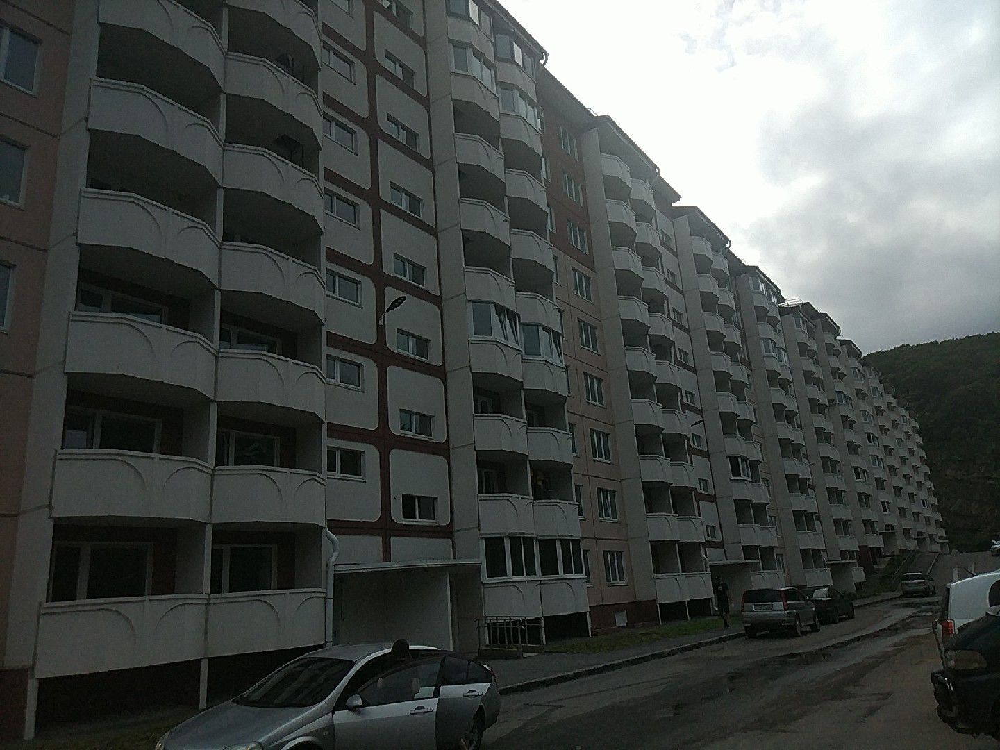 край. Приморский, г. Владивосток, ул. Нейбута, д. 137-фасад здания
