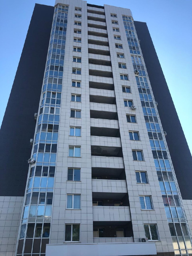 край. Приморский, г. Владивосток, ул. Сочинская, д. 1-фасад здания