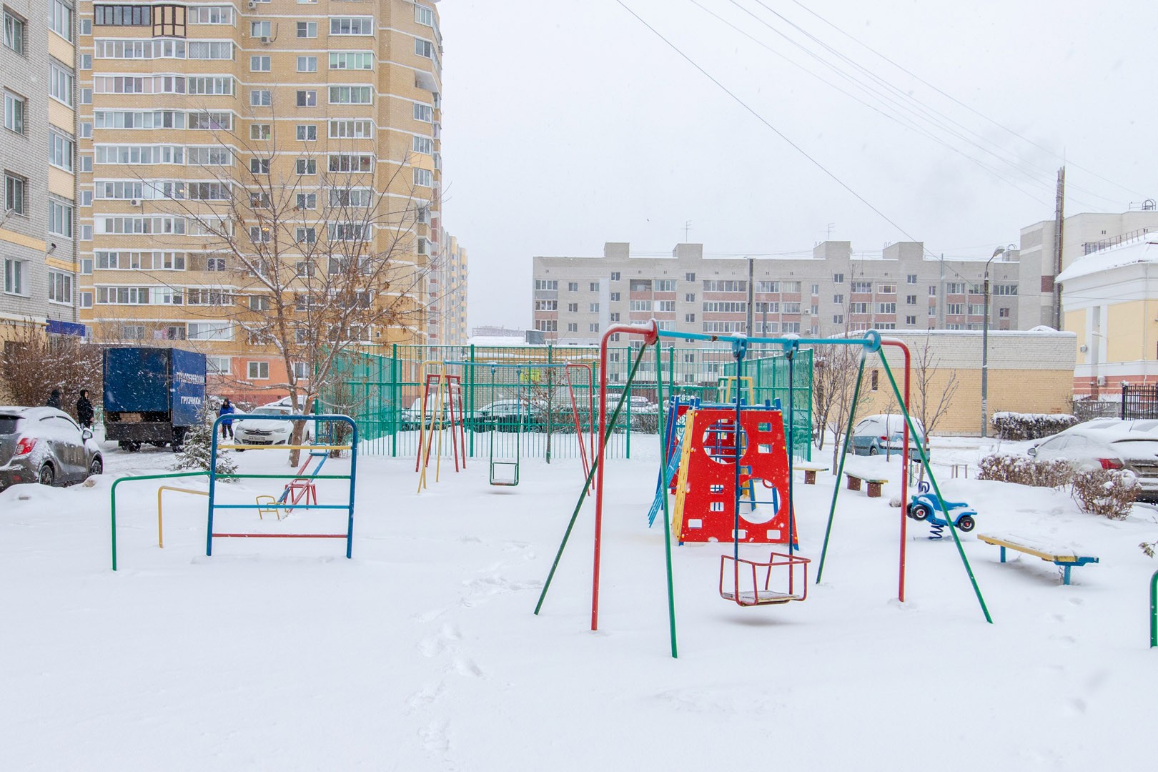 обл. Брянская, г. Брянск, ул. Крахмалева, д. 43-придомовая территория