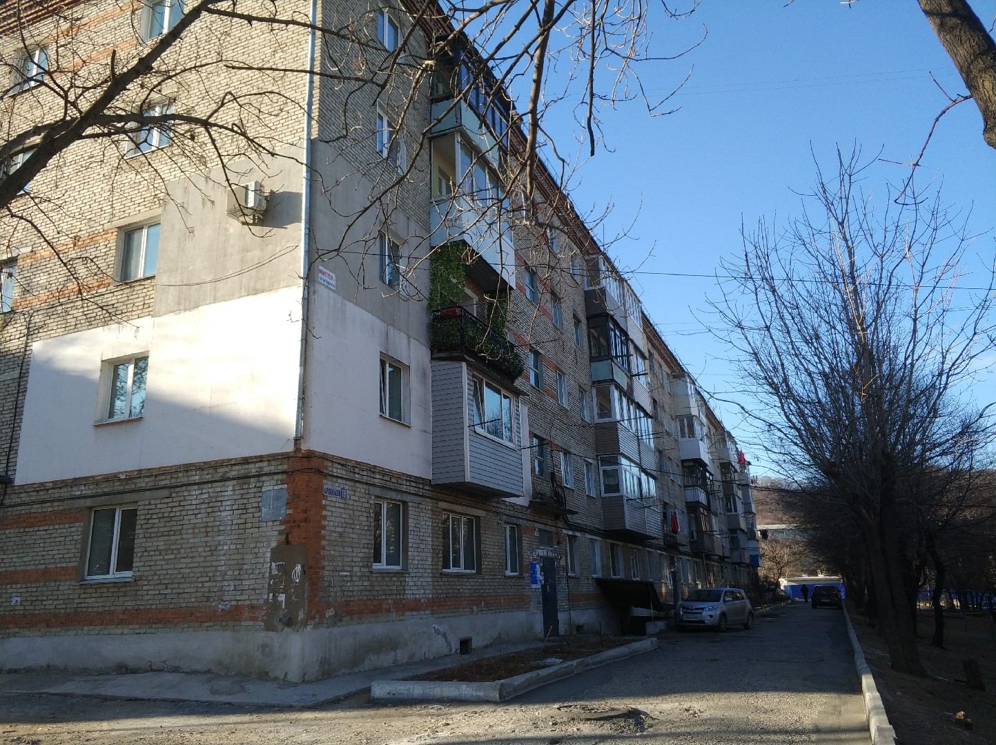 край. Приморский, г. Находка, ул. Арсеньева, д. 16-фасад здания