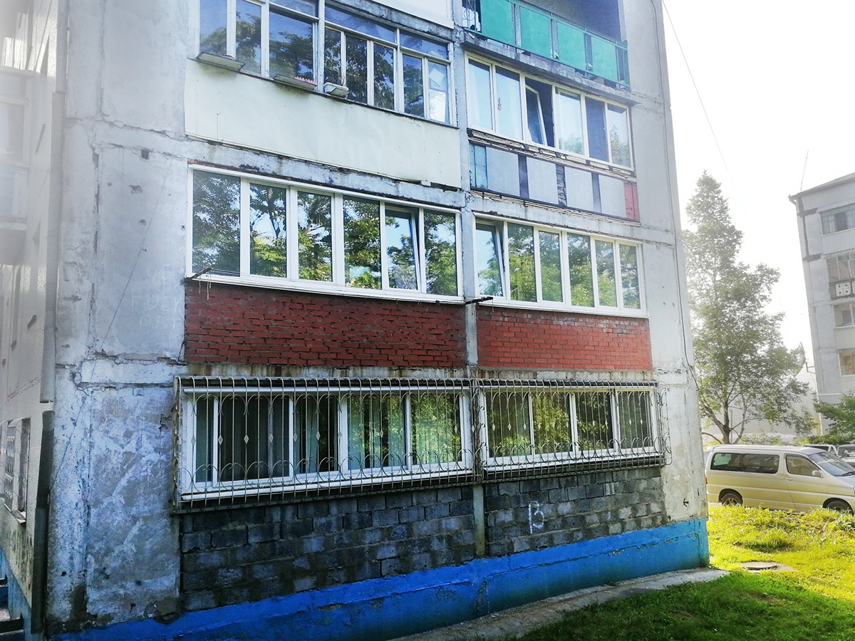 край. Приморский, г. Находка, ул. Арсеньева, д. 26-фасад здания