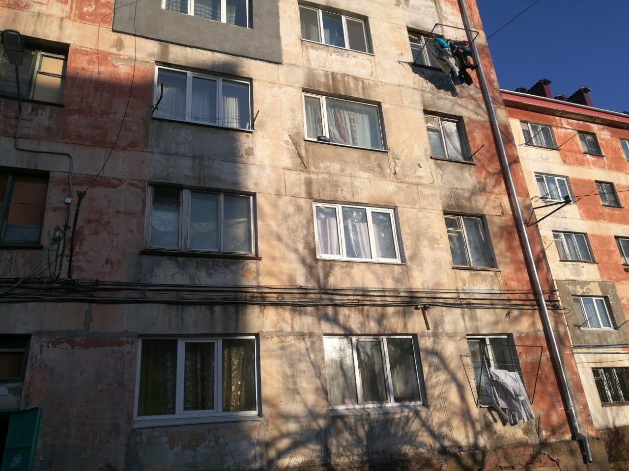 край. Приморский, г. Находка, ул. Комсомольская, д. 32-фасад здания