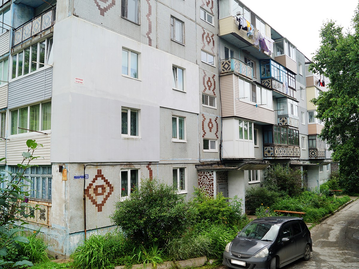 край. Приморский, г. Находка, ул. Макарова, д. 28-фасад здания