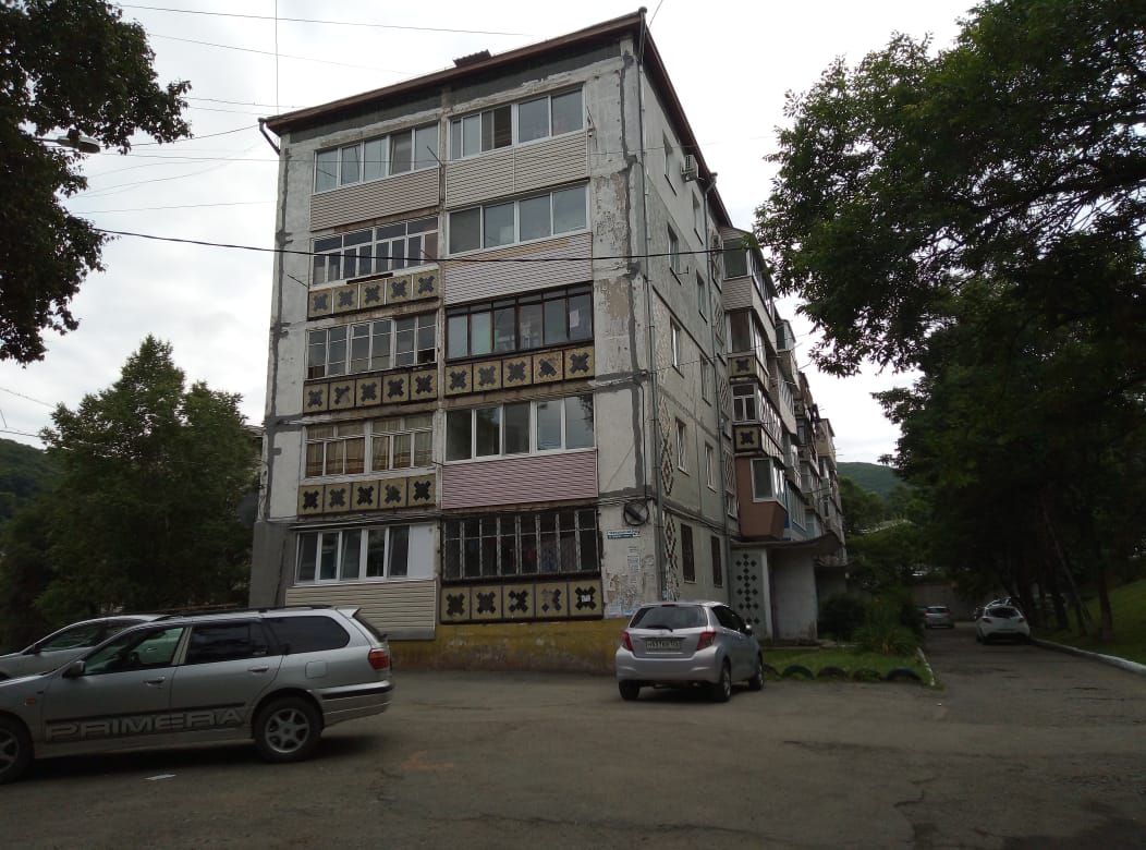 край. Приморский, г. Находка, ул. Нахимовская, д. 29-фасад здания