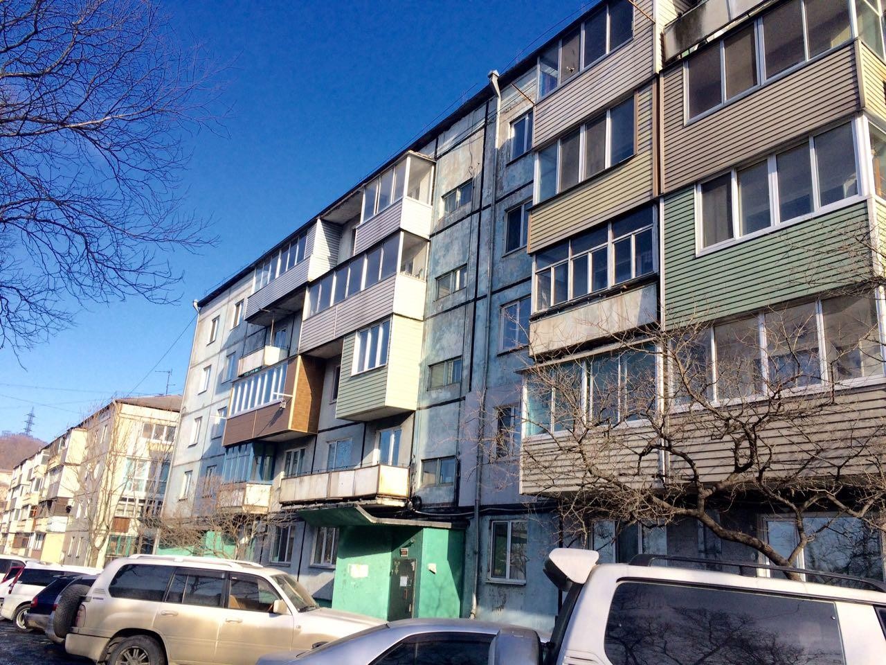 край. Приморский, г. Находка, ул. Пирогова, д. 56-фасад здания