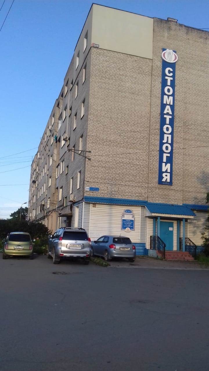край. Приморский, г. Находка, ул. Постышева, д. 10-фасад здания
