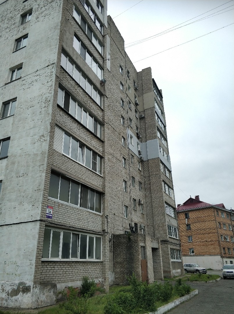 край. Приморский, г. Находка, ул. Тимирязева, д. 1А.-фасад здания