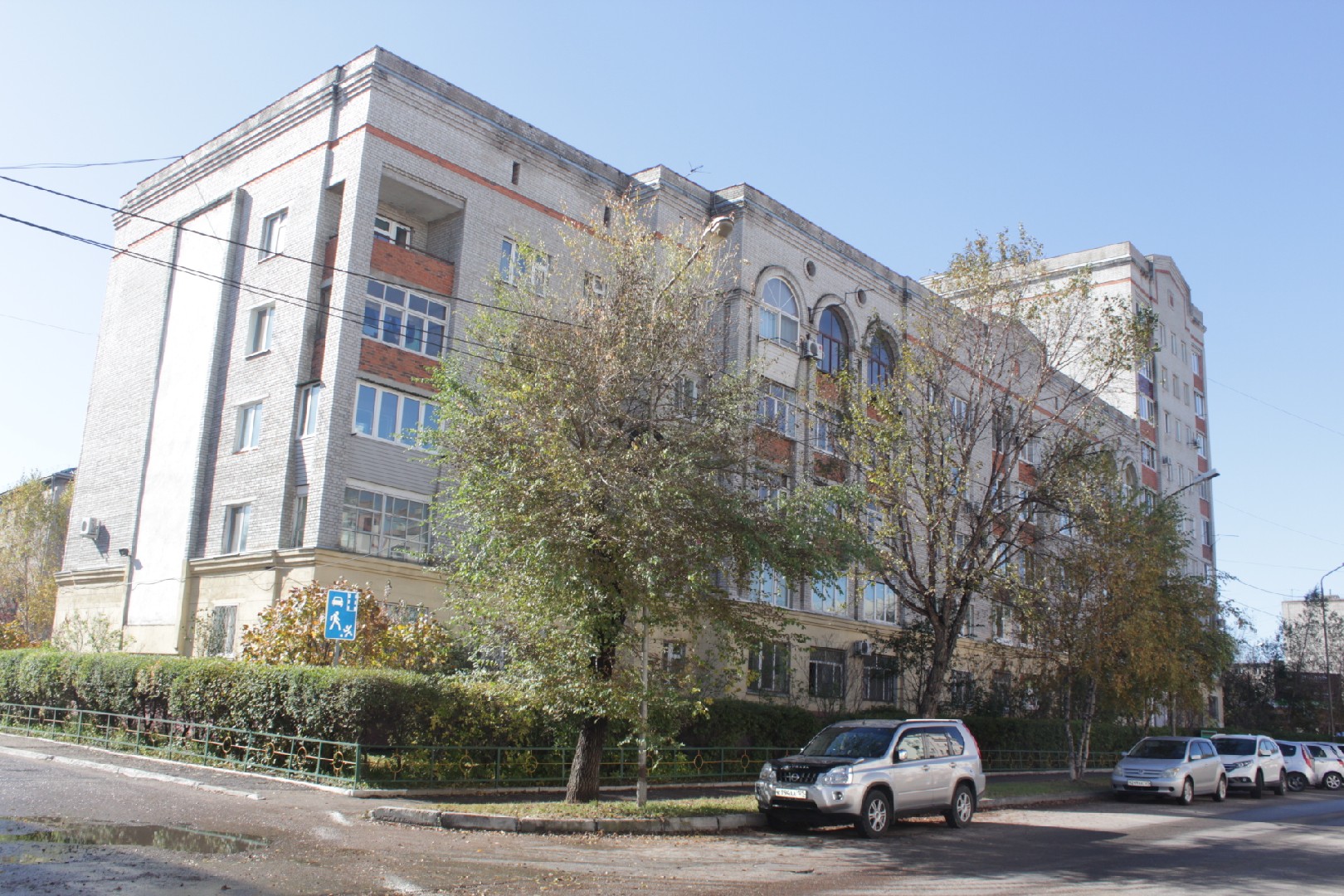 край. Приморский, г. Уссурийск, ул. Пушкина, д. 32-фасад здания