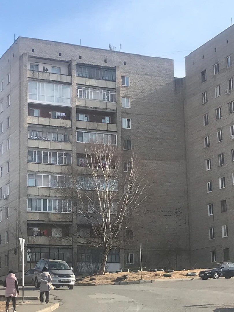 край. Приморский, г. Фокино, ул. Тихонова, д. 19-фасад здания