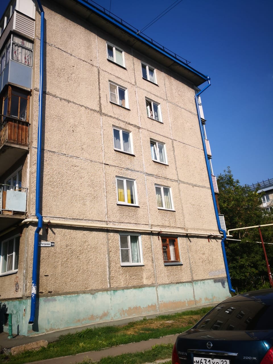 край. Алтайский, г. Барнаул, ул. Антона Петрова, д. 182-фасад здания
