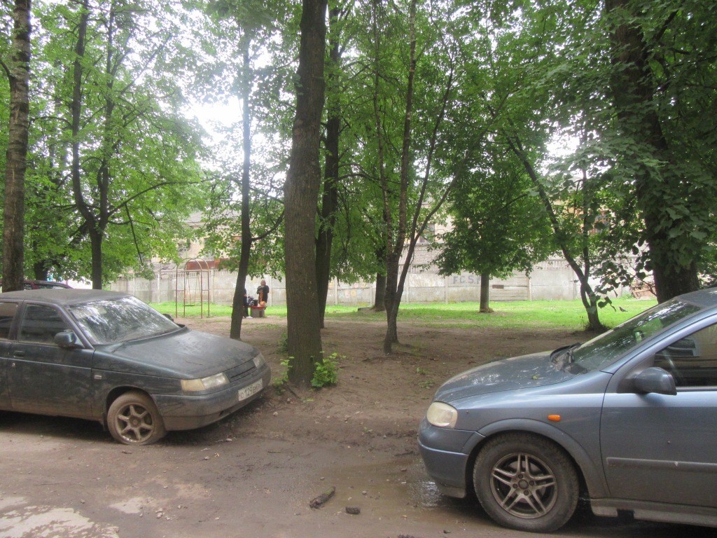 обл. Псковская, г. Псков, пр-кт. Октябрьский, д. 39-придомовая территория