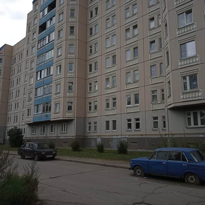 обл. Псковская, г. Псков, ул. Юбилейная, д. 32А-фасад здания