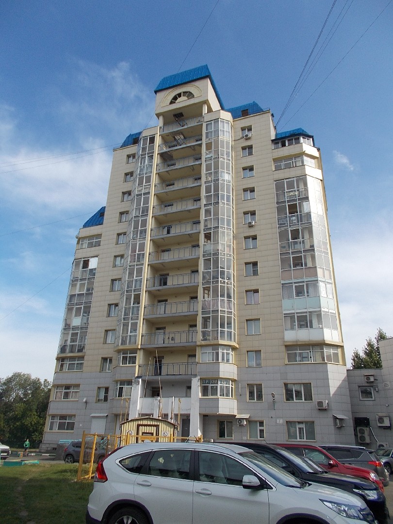 край. Алтайский, г. Барнаул, ул. Антона Петрова, д. 196-фасад здания