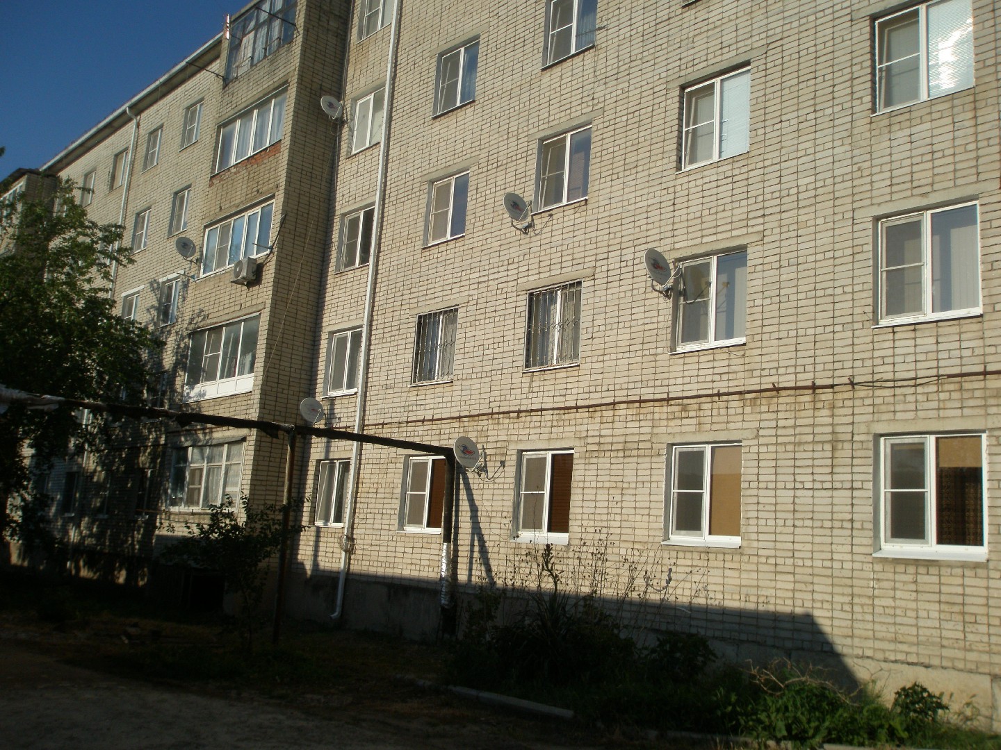 Респ. Адыгея, г. Адыгейск, ул. Чайковского, д. 4-фасад здания