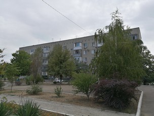 Респ. Адыгея, р-н. Тахтамукайский, пгт. Энем, ул. Красная, д. 17-фасад здания