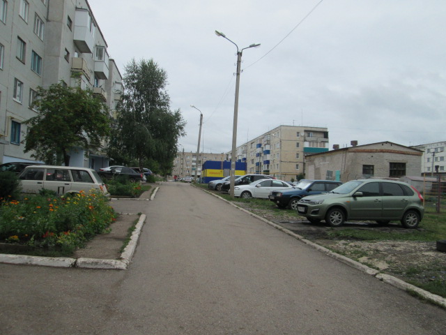 Респ. Башкортостан, р-н. Белебеевский, г. Белебей, ул. Волгоградская, д. 4-придомовая территория