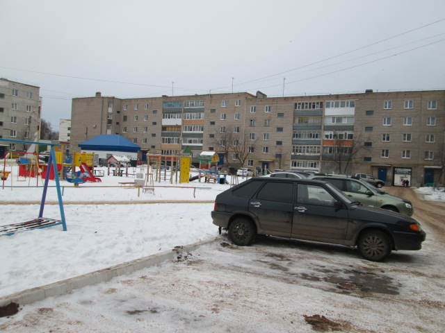 Респ. Башкортостан, р-н. Белебеевский, г. Белебей, ул. Волгоградская, д. 13-придомовая территория