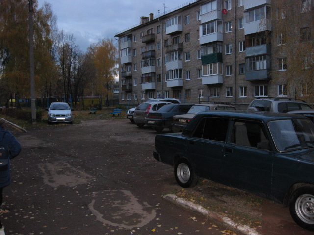 Респ. Башкортостан, р-н. Белебеевский, г. Белебей, ул. Красная, д. 122-придомовая территория