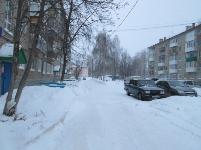 Респ. Башкортостан, р-н. Белебеевский, г. Белебей, ул. Красная, д. 122-придомовая территория