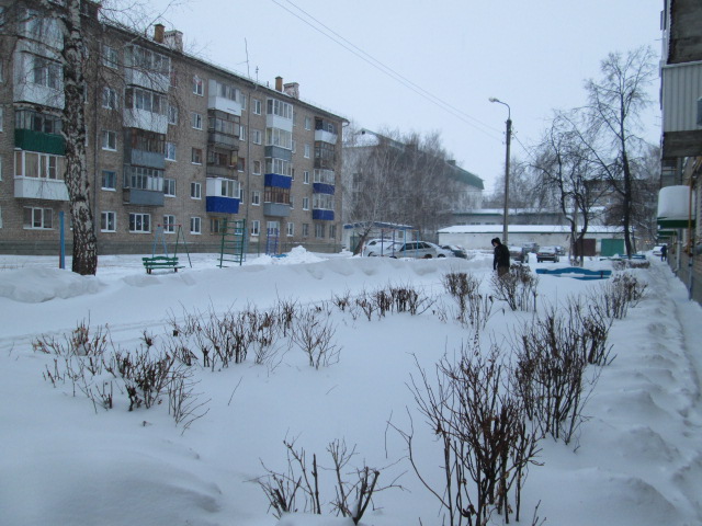 Респ. Башкортостан, р-н. Белебеевский, г. Белебей, ул. Красная, д. 122-придомовая территория