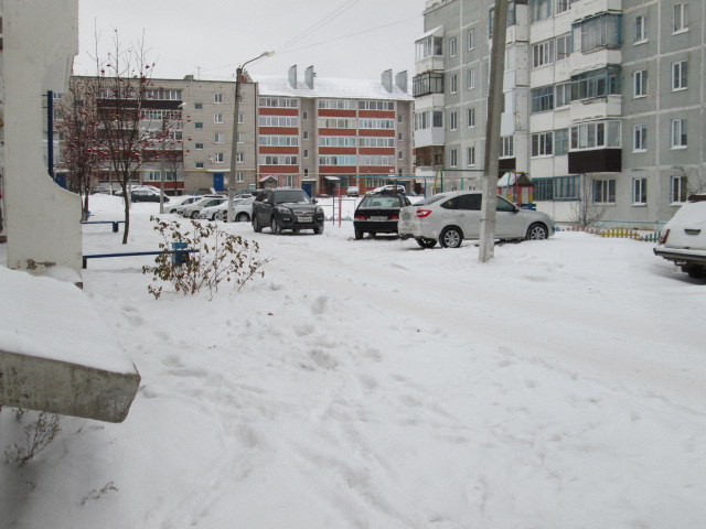 Респ. Башкортостан, р-н. Белебеевский, г. Белебей, ул. Революционеров, д. 36-придомовая территория