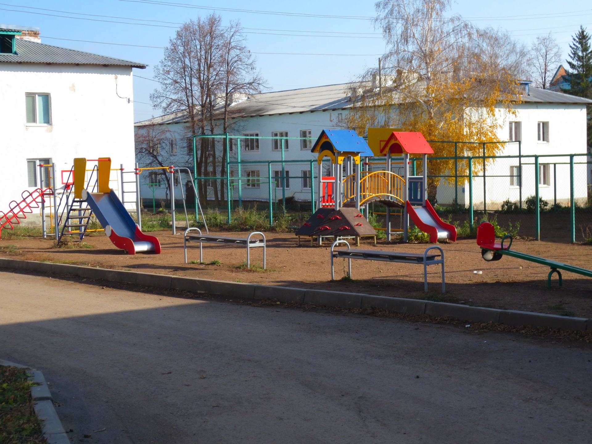 Респ. Башкортостан, р-н. Давлекановский, г. Давлеканово, ул. Карла Маркса, д. 12-придомовая территория