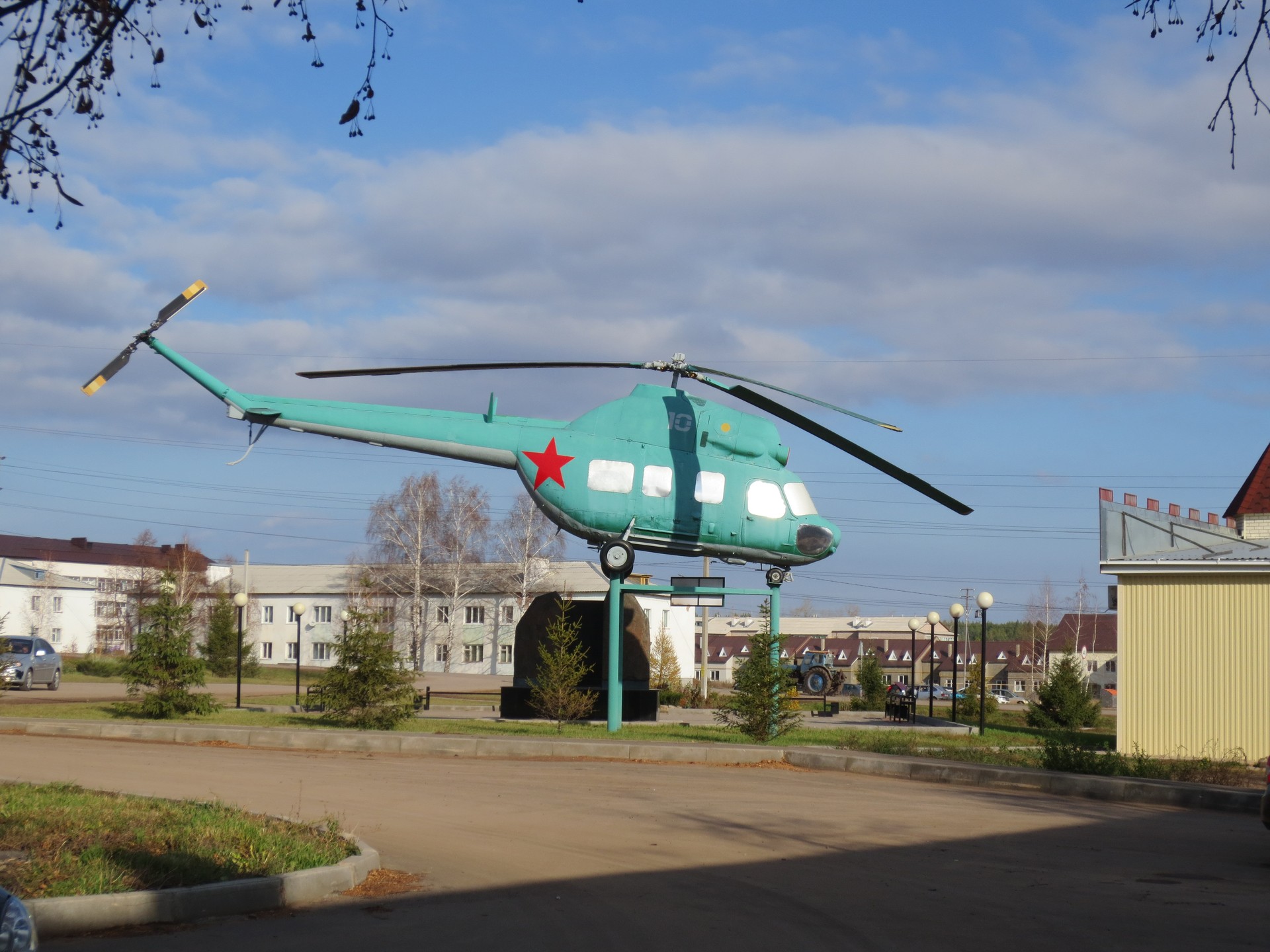 Респ. Башкортостан, р-н. Давлекановский, г. Давлеканово, ул. Карла Маркса, д. 12-придомовая территория