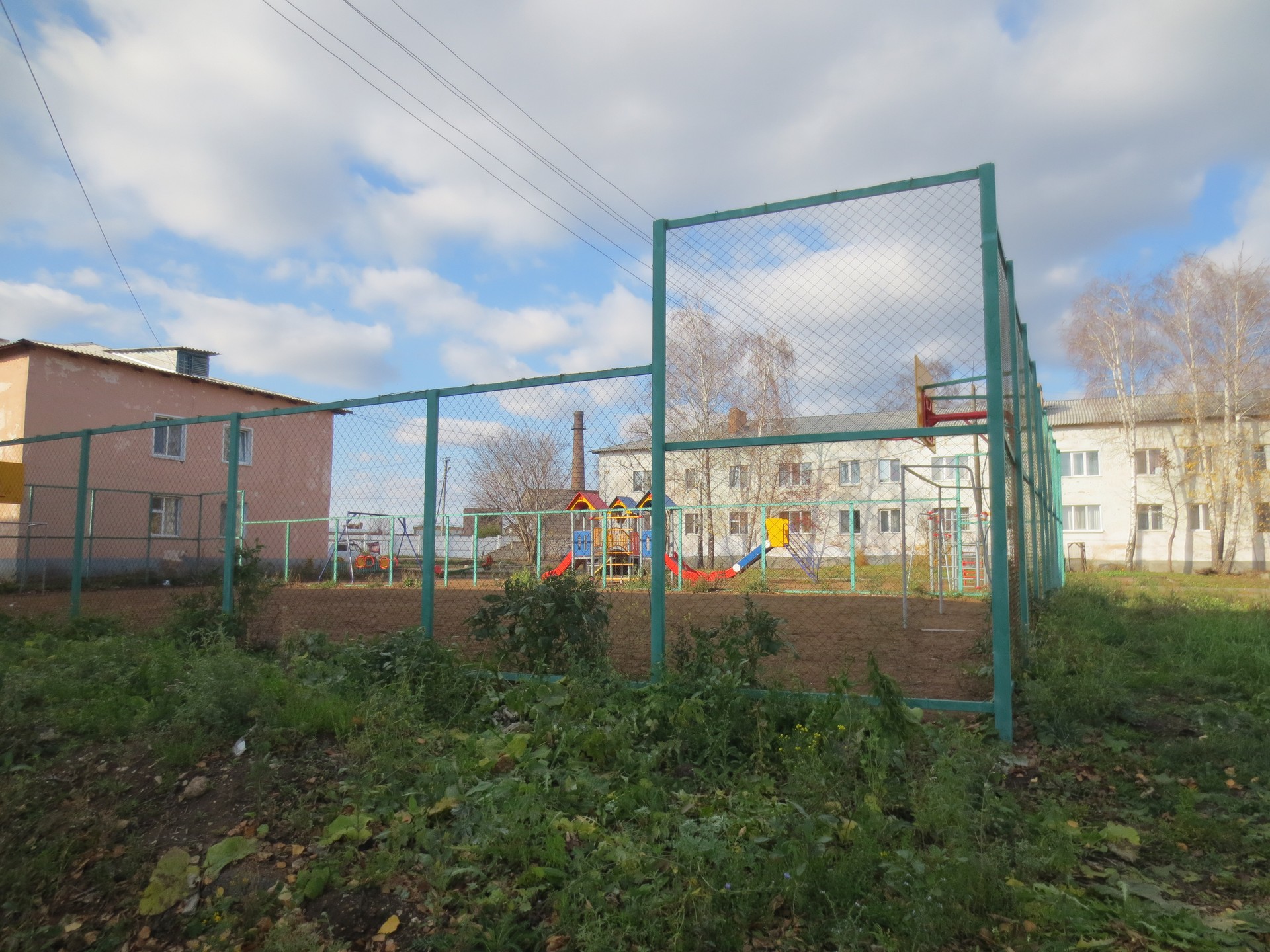 Респ. Башкортостан, р-н. Давлекановский, г. Давлеканово, ул. Карла Маркса, д. 125-придомовая территория