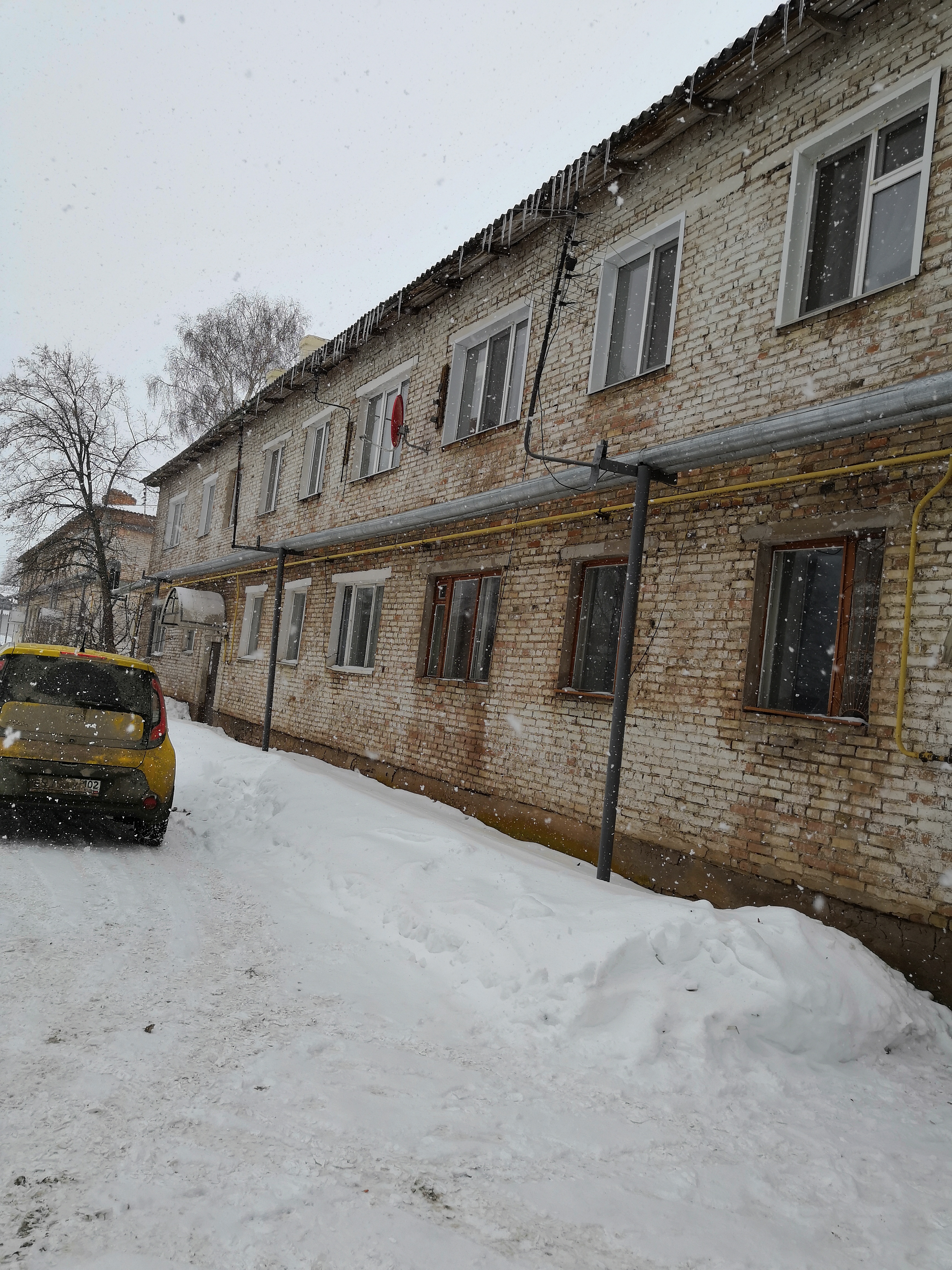 Респ. Башкортостан, р-н. Давлекановский, г. Давлеканово, ул. Рабочая, д. 9-фасад здания