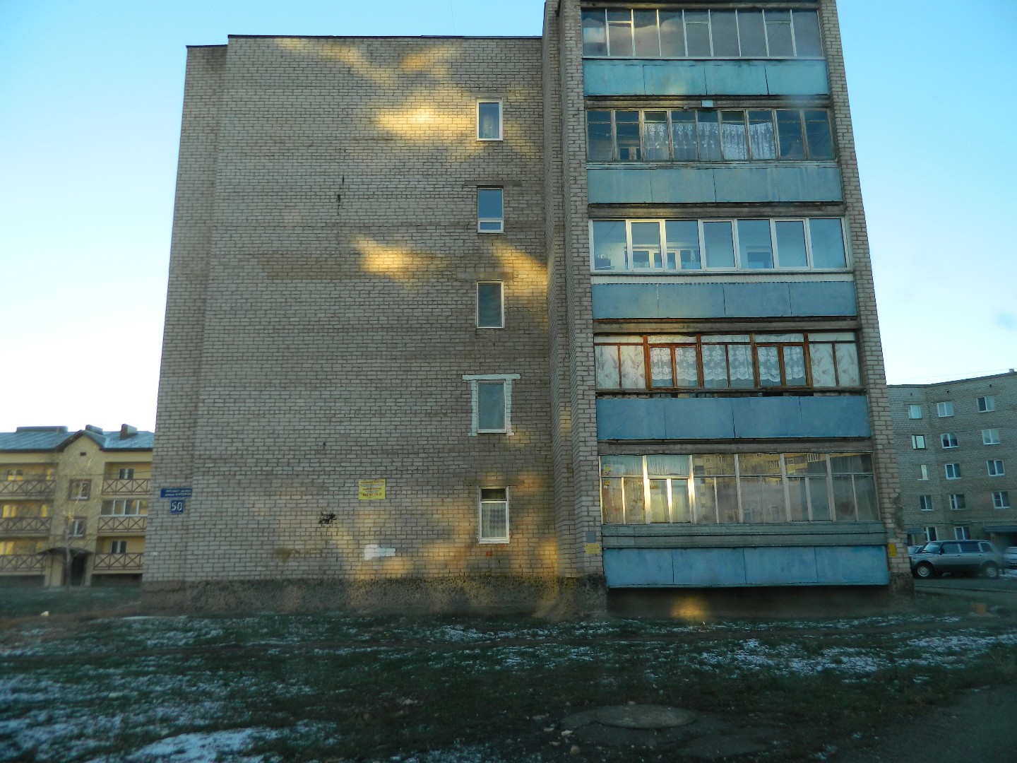 Респ. Башкортостан, р-н. Ишимбайский, г. Ишимбай, ул. Блохина, д. 50-фасад здания