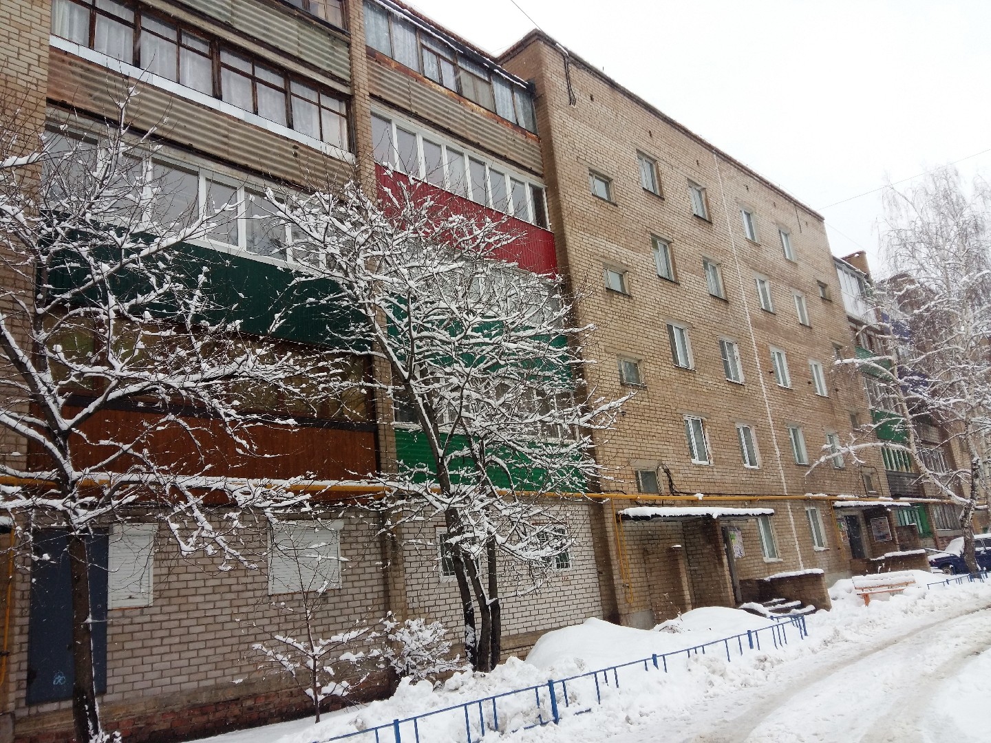 Респ. Башкортостан, р-н. Ишимбайский, г. Ишимбай, ул. Геологическая, д. 38-фасад здания
