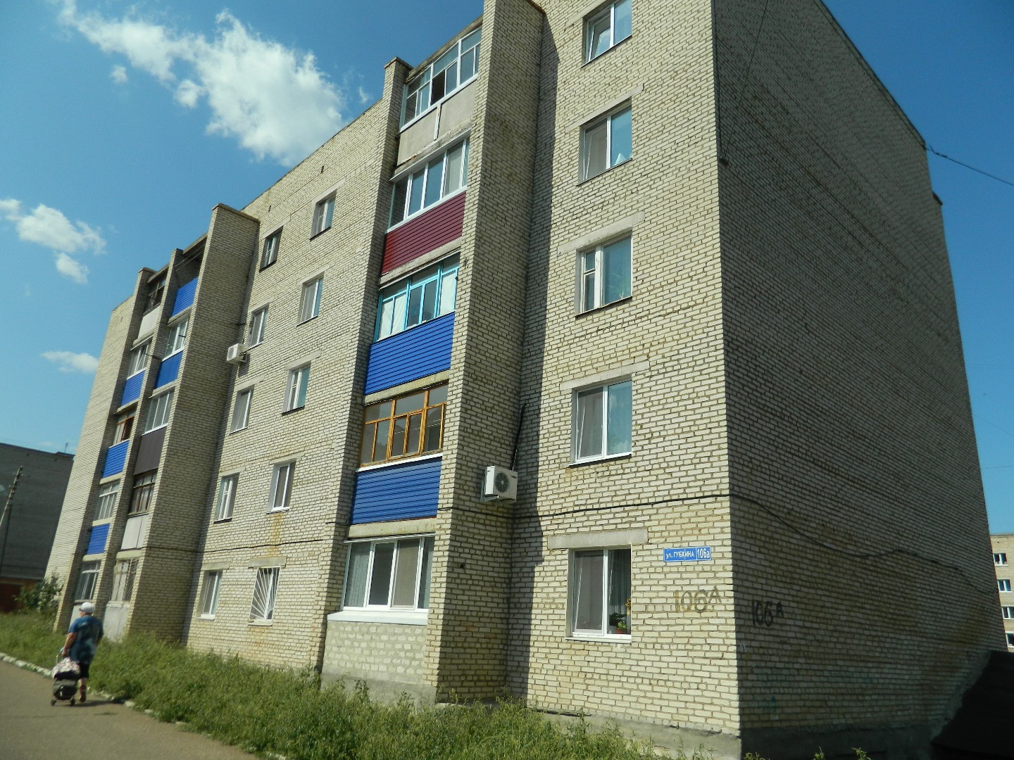 Респ. Башкортостан, р-н. Ишимбайский, г. Ишимбай, ул. Губкина, д. 106а-фасад здания