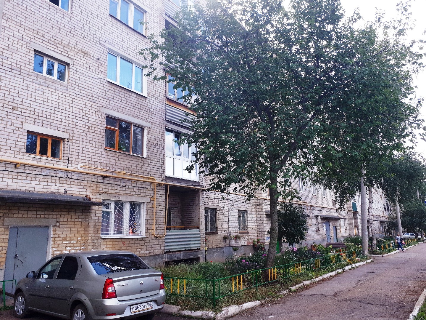 Респ. Башкортостан, р-н. Ишимбайский, г. Ишимбай, ул. Зеленая, д. 1-фасад здания