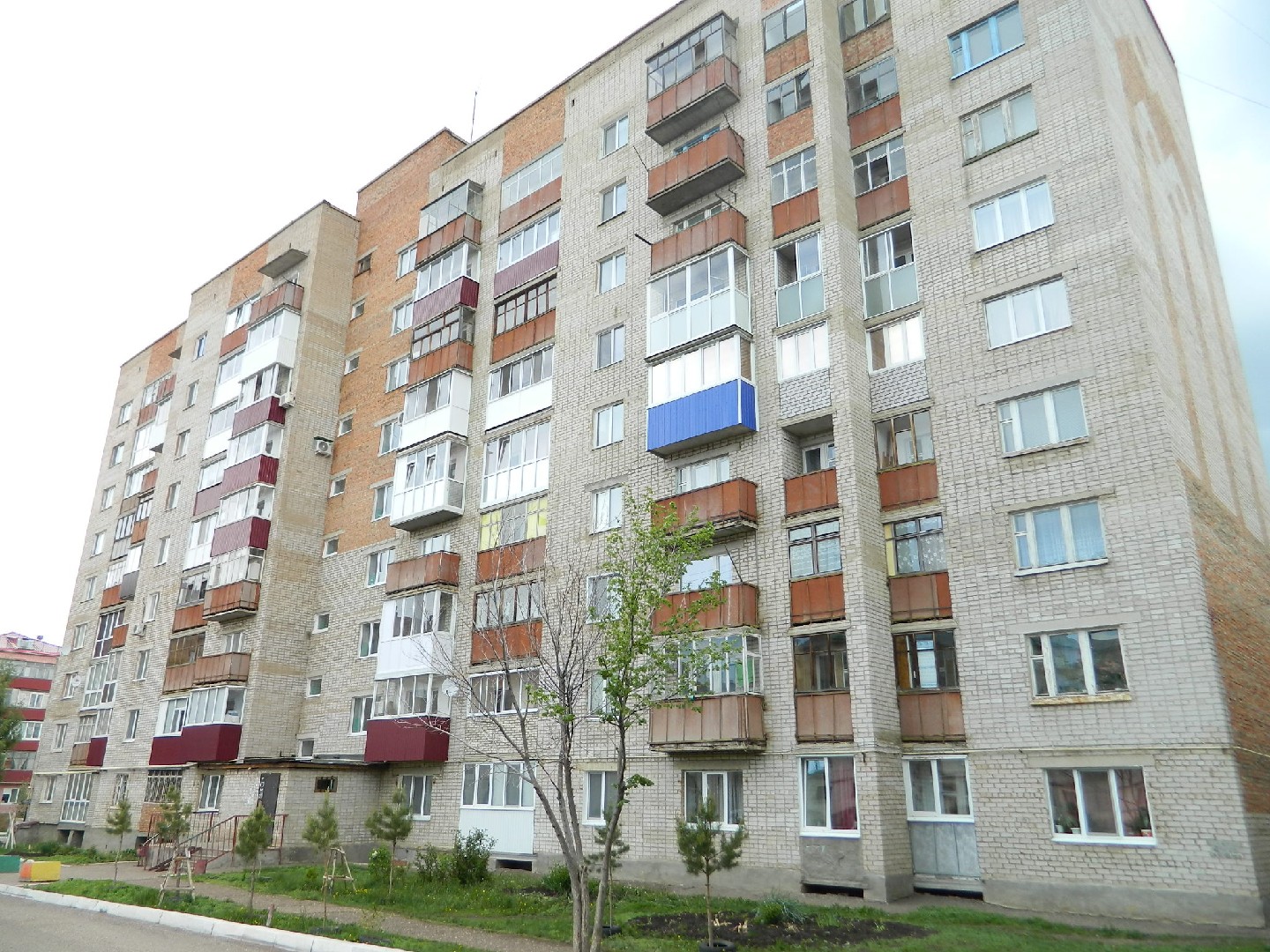 Респ. Башкортостан, г. Кумертау, ул. Ломоносова, д. 29-фасад здания