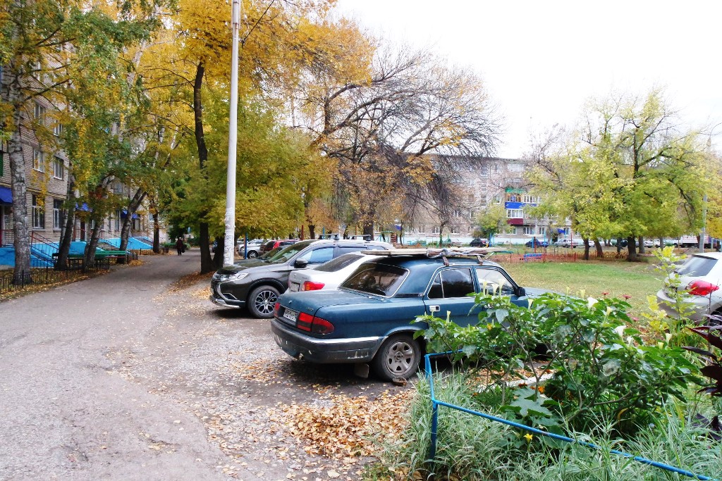 Респ. Башкортостан, г. Стерлитамак, ул. Худайбердина, д. 99-придомовая территория