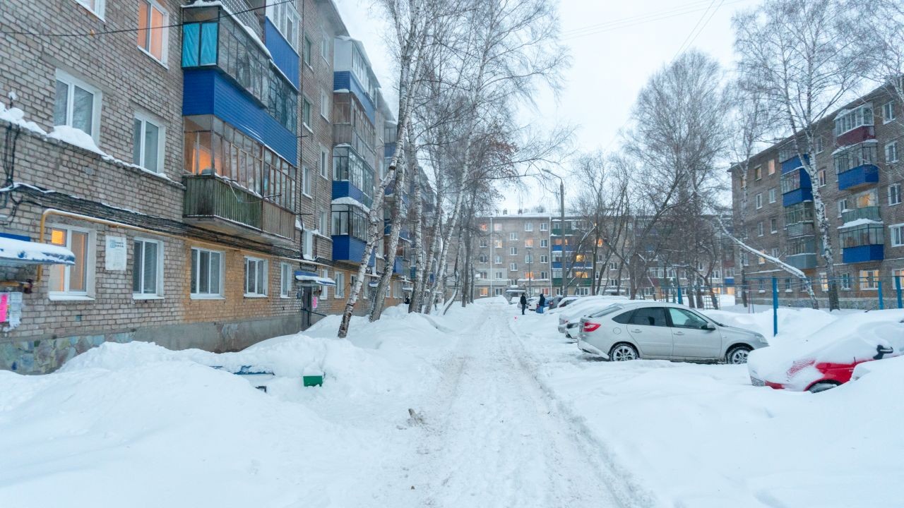 Респ. Башкортостан, г. Стерлитамак, ул. Худайбердина, д. 117-придомовая территория