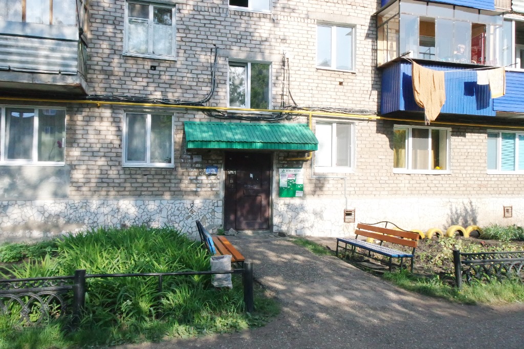 Респ. Башкортостан, г. Стерлитамак, ул. Худайбердина, д. 135-вход снаружи