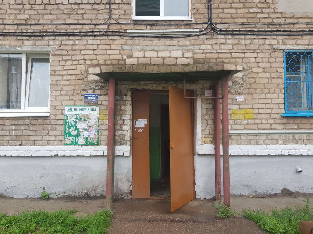 Респ. Башкортостан, г. Стерлитамак, ул. Худайбердина, д. 170-вход снаружи