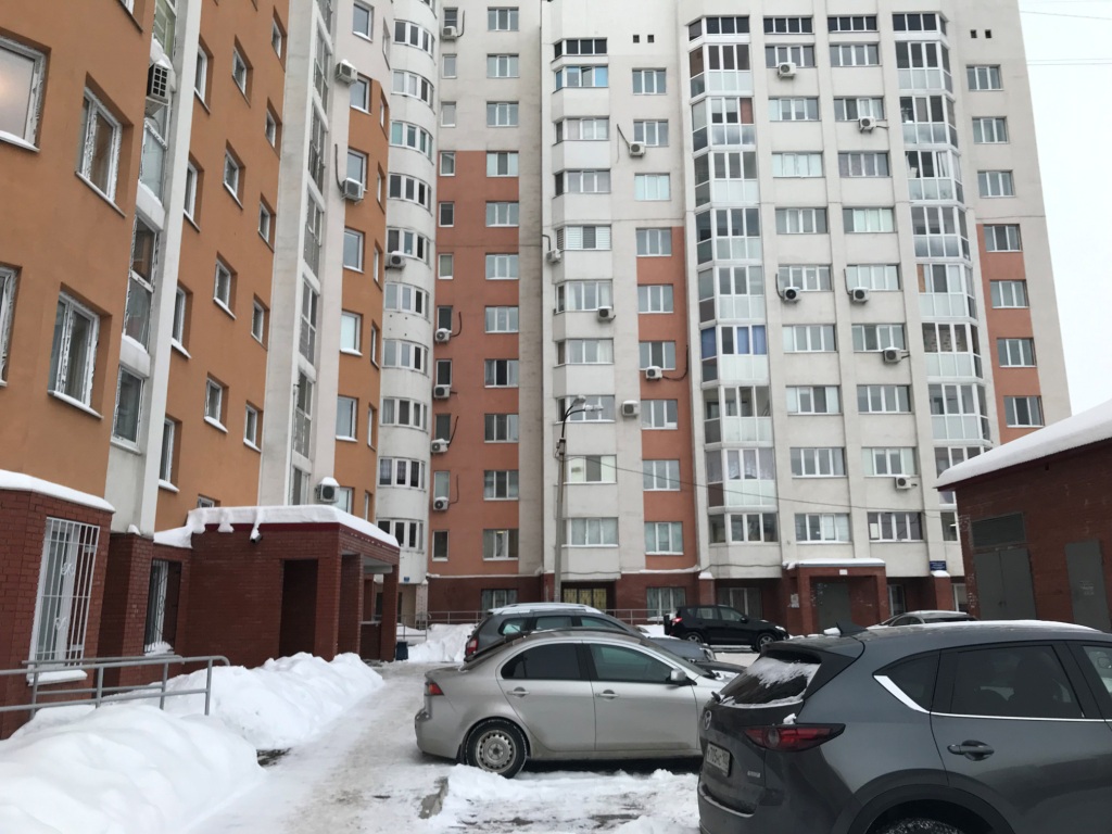 Респ. Башкортостан, г. Уфа, ул. 8 Марта, д. 32, к. 1-придомовая территория