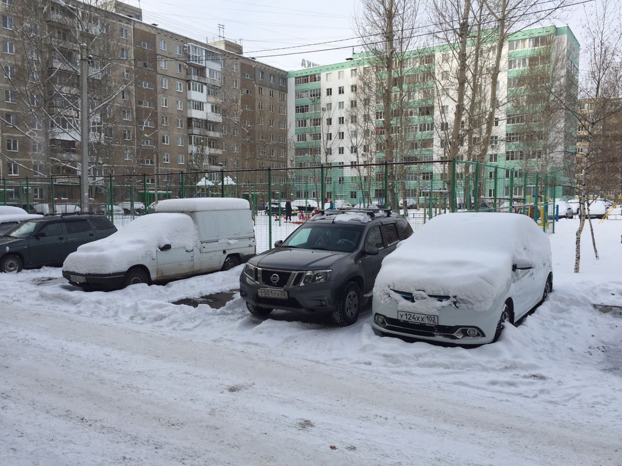 Респ. Башкортостан, г. Уфа, ул. Баязита Бикбая, д. 33-придомовая территория