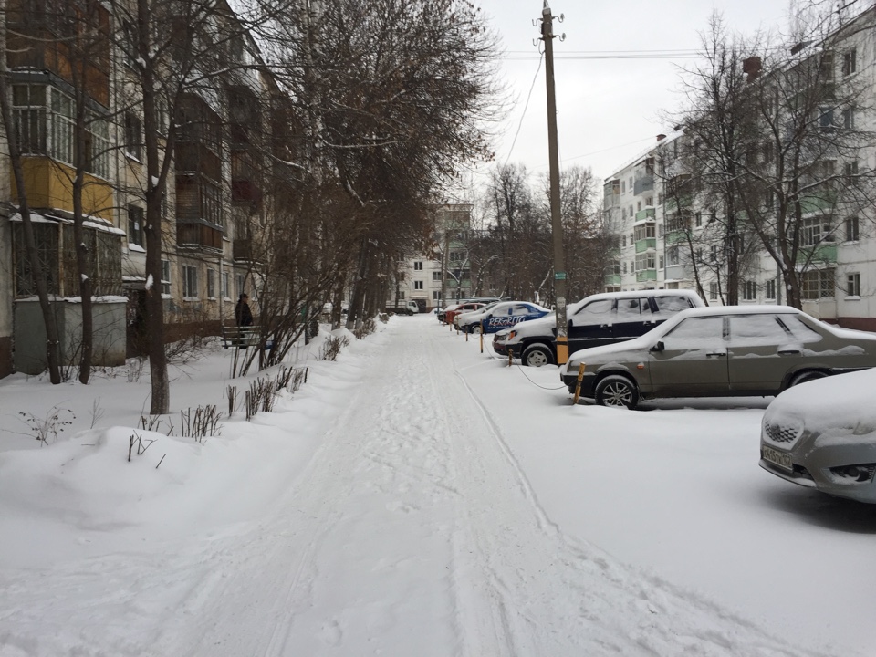 Респ. Башкортостан, г. Уфа, ул. Братьев Кадомцевых, д. 10/3-придомовая территория